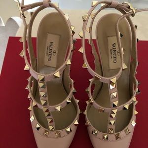 Valentino Rockstud Pumps